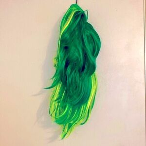 Spirit Halloween green and yellow wig NWOT
